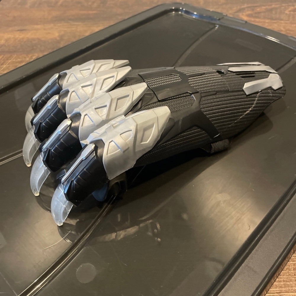 Marvel Black and Silver Panther Claw